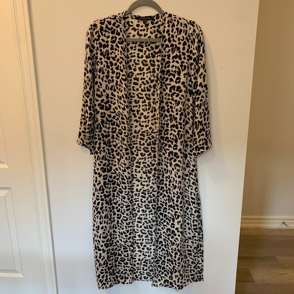 Dynamite S leopard print kimono, semi sheer with slits up both sides. - Picture 1 of 5
